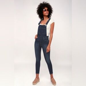 NWOT - Levi’s Over and Out Skinny Jean Overall